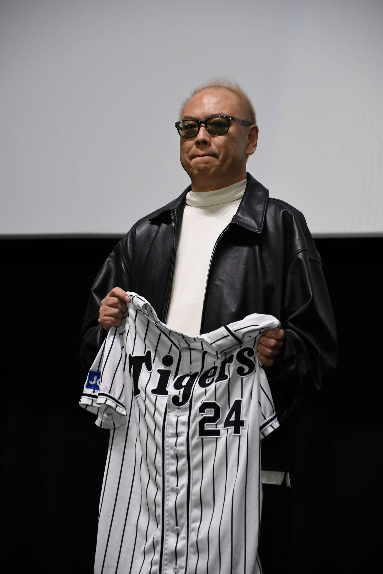 「栄光のバックホーム」公開記念舞台あいさつに登壇した秋山純監督（撮影・阪口孝志）