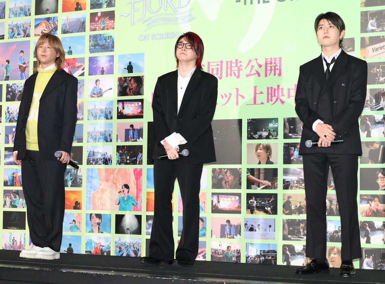 舞台あいさつイベントに参加したMrs．GREEN APPLE。左から藤澤涼架、大森元貴、若井滉斗（撮影・中島郁夫）