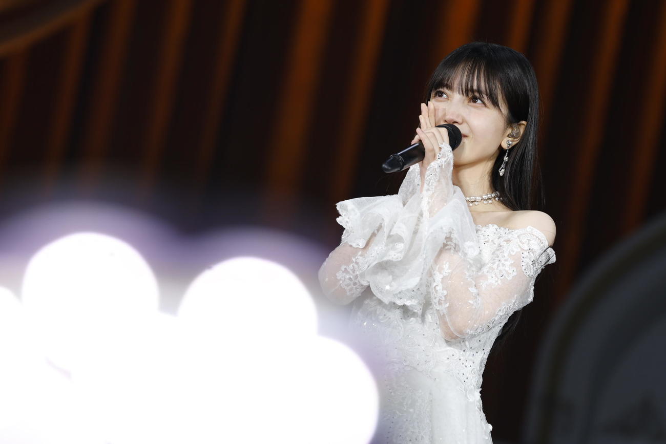 乃木坂46卒業コンサートであいさつする久保史緒里(KENTA Inc.）