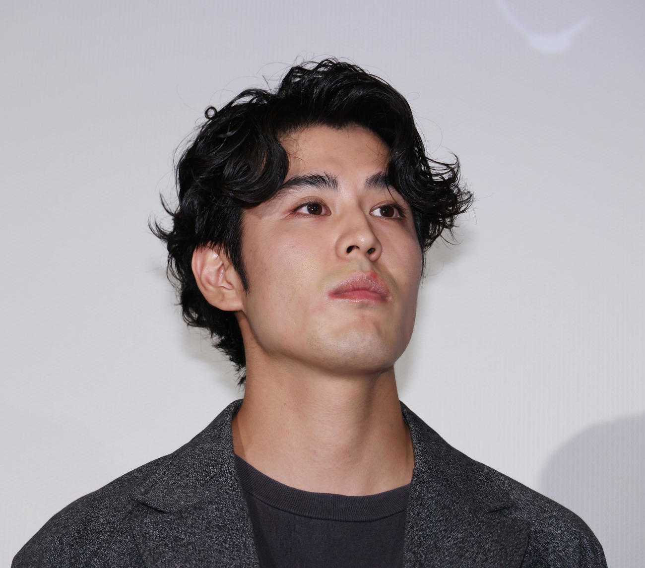 映画「そこにきみはいて」公開記念舞台あいさつを行った寛一郎（撮影・中島郁夫）