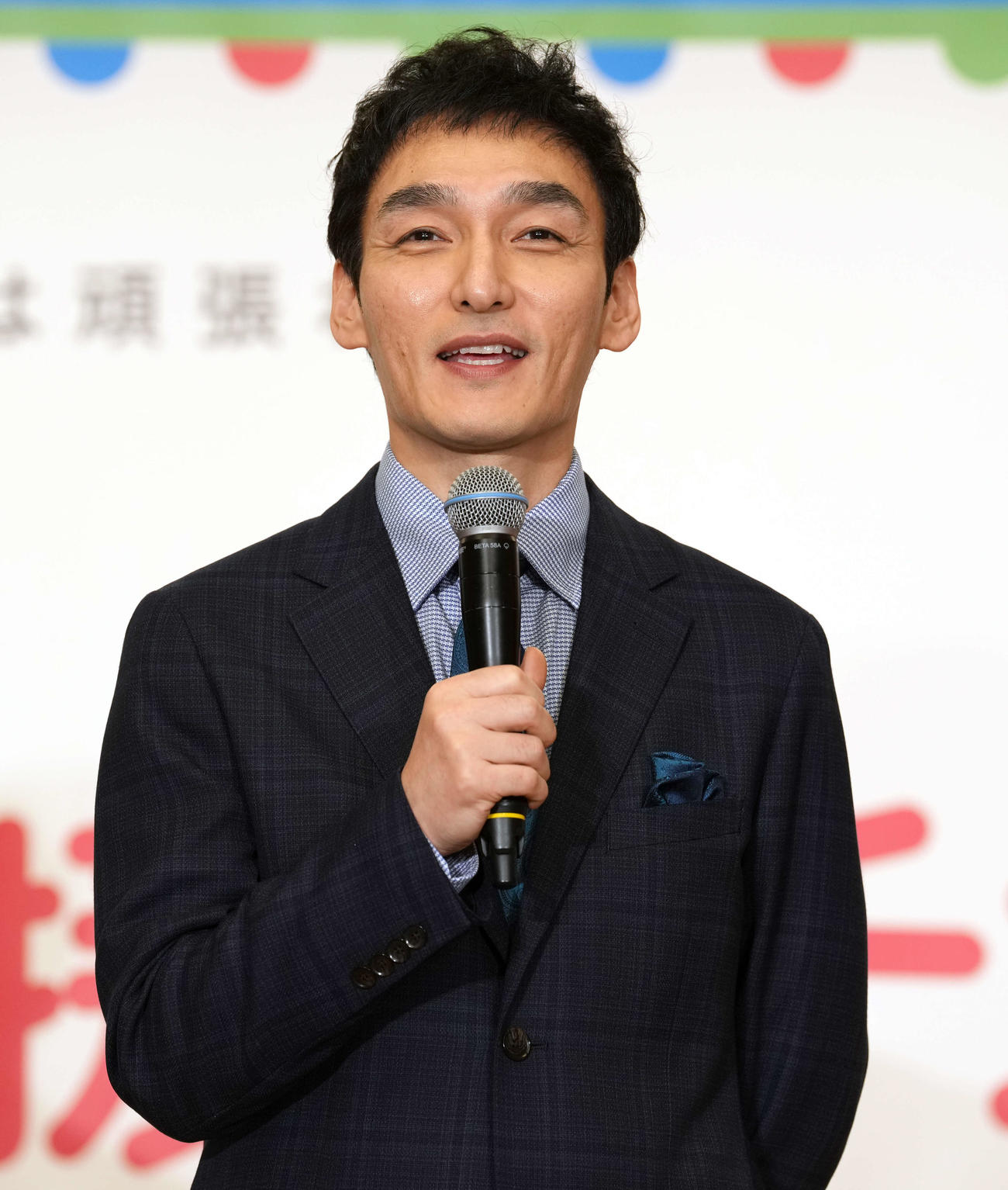 取材に応じ質問に答える草彅剛（撮影・小島史椰）