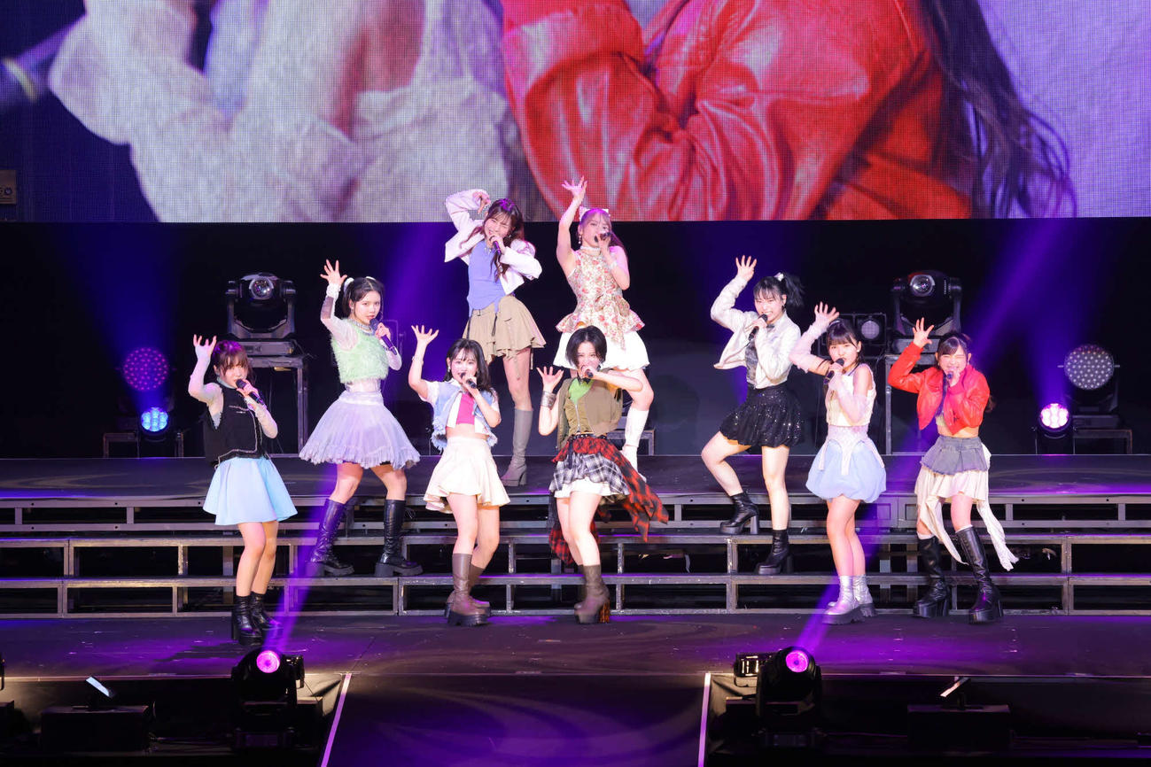 全国ツアー「Keep Your Smile！」千秋楽でパフォーマンスするアンジュルム