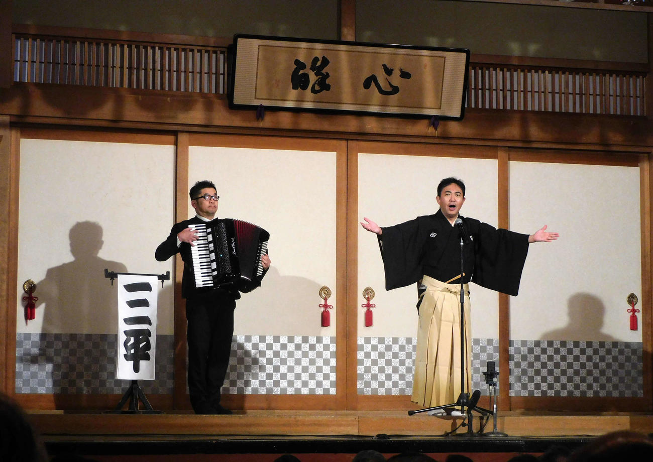 「昭和の爆笑王　初代三平生誕100年祭」に登場した二代目林家三平（撮影・寺本吏輝）