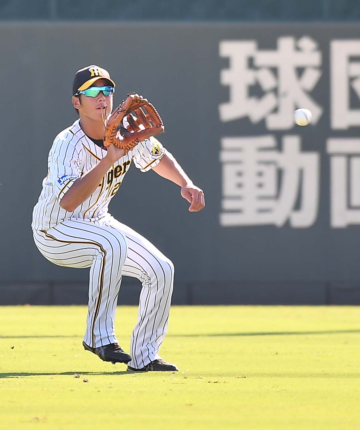 2019年9月26日　ウエスタン阪神対ソフトバンク　中前安打を本塁へ送球し、二塁走者を刺した横田慎太郎さん