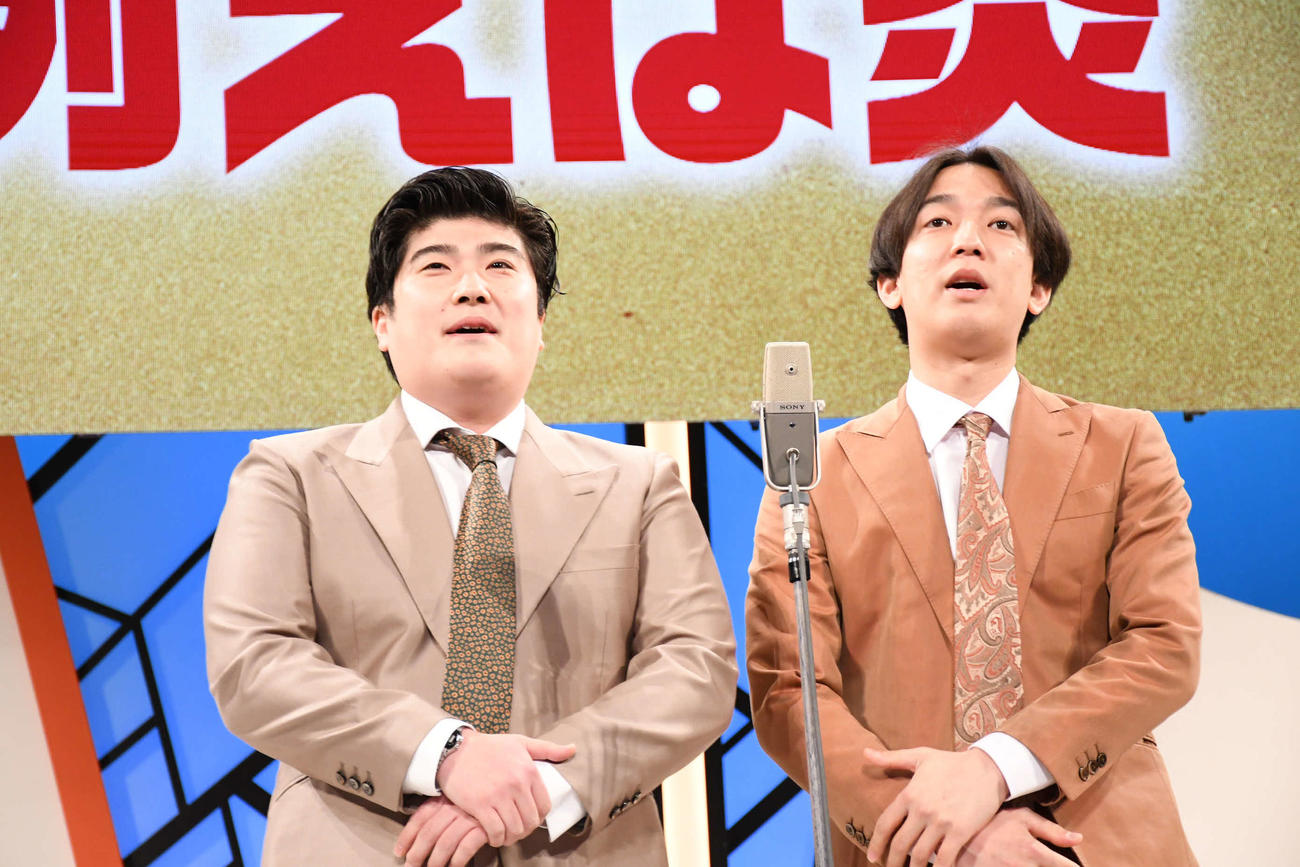 よしもと漫才劇場11周年イベントに登場した例えば炎、タキノルイ(左）と田上（撮影・阪口孝志）
