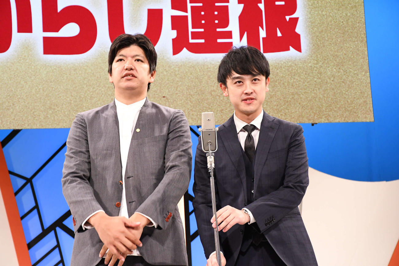 よしもと漫才劇場11周年イベントに登場したからし蓮根の伊織ラッキー（左）と青空（撮影・阪口孝志）