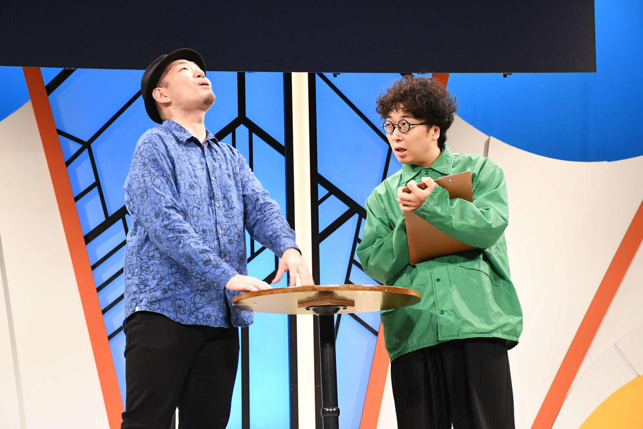よしもと漫才劇場11周年イベントに登場したマイスイートメモリーズ花谷豊（左）とトランスフォーム福田（撮影・阪口孝志）