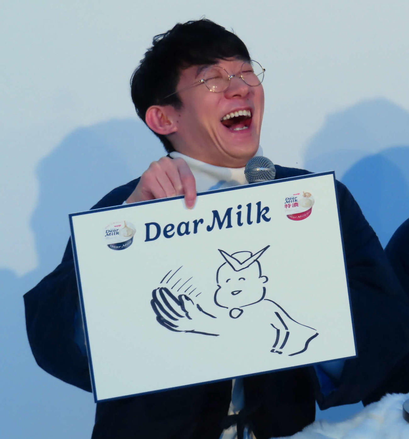 明治Dear Milk「何も足さない？　カフェ」体験取材会に出席したロングコートダディ堂前透