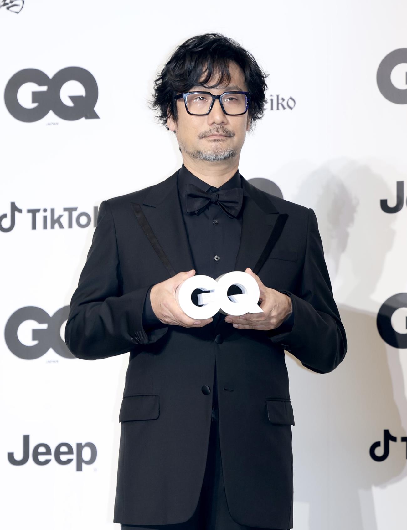 フォトコールに登場する小島秀夫氏（撮影・河田真司）