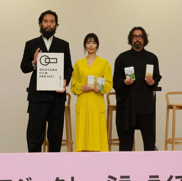 短編映画製作プロジェクト「ミラーライアーフィルムズ」のシーズン8の完成披露上映会に出席した、左から山田孝之、MEGUMI、阿部進之介