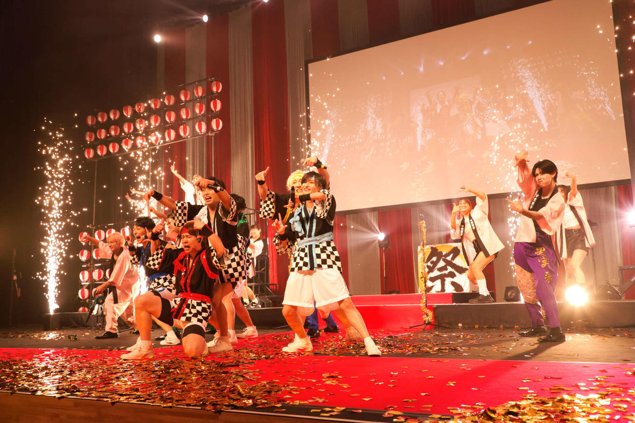 「甘党男子の大お菓子配り会『お菓子だョ！　全員集合』～1800人ワンマンライブ～」を開催した甘党男子