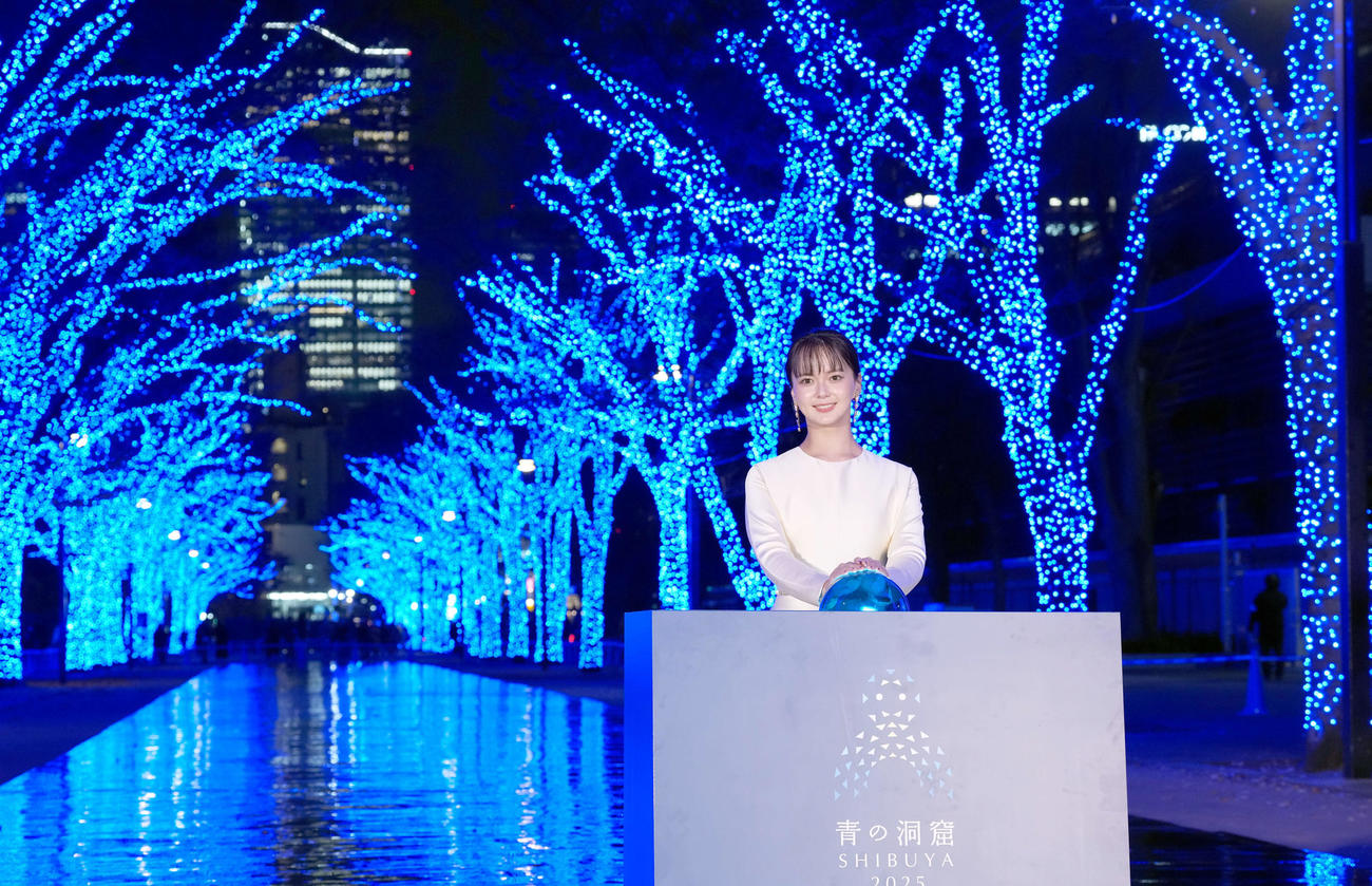 「青の洞窟　SHIBUYA」の点灯式に登壇した多部未華子（撮影・たえ見朱実）