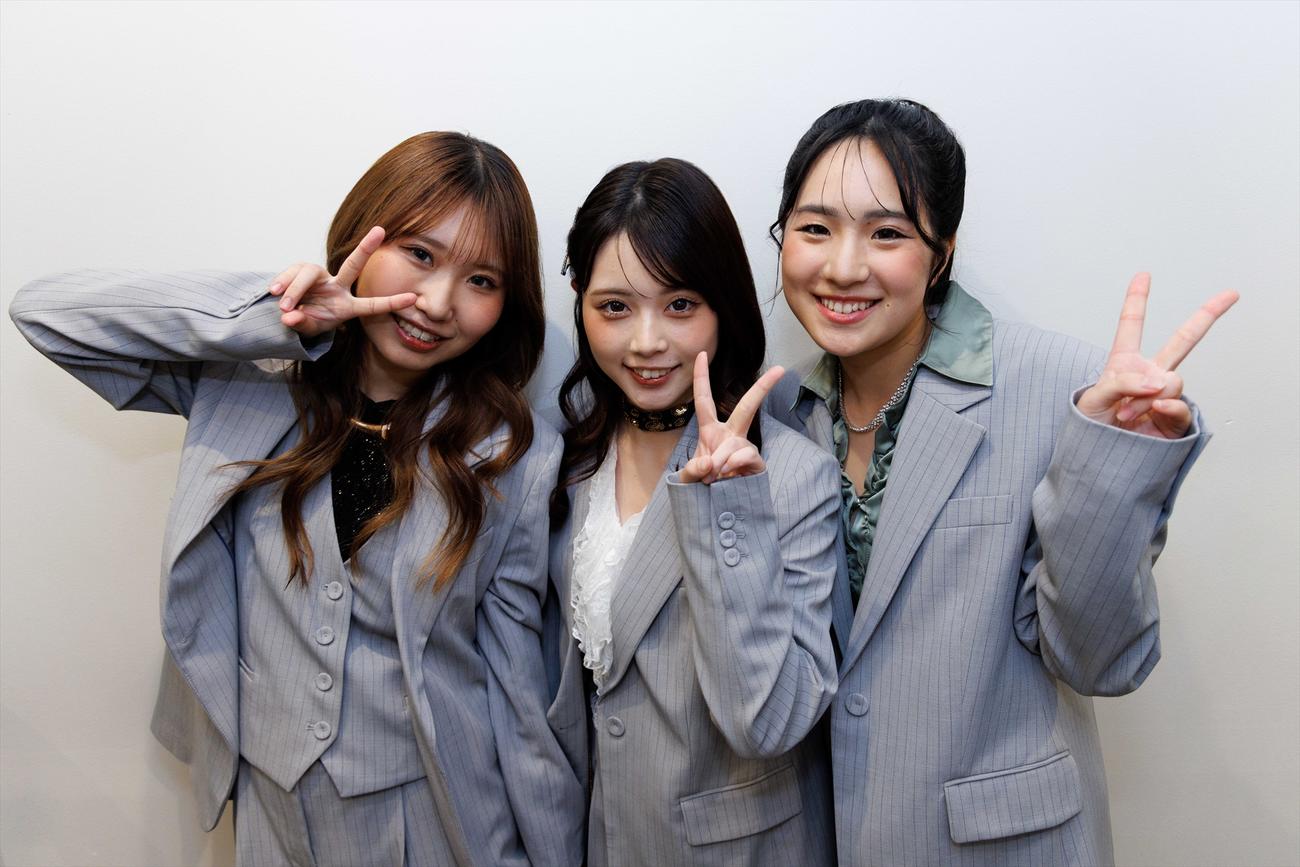 メジャーデビュー記念スペシャルライブを行ったUtaHime。左からSayaka、Momoka、Nonoka
