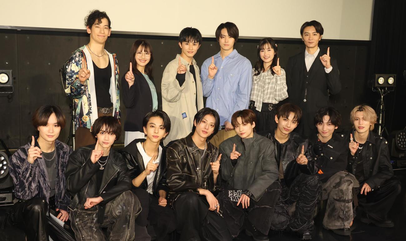 ドラマ「地獄は善意で出来ている」特別イベントに出席した、前列左からICExの中村旺太郎、山本龍人、八神遼介、阿久根温世、志賀李玖、竹野世梛、筒井俊旭、千田波空斗、後列は左から吉田健悟、渡邉美穂、草川拓弥、高野洸、井頭愛海、細田善彦