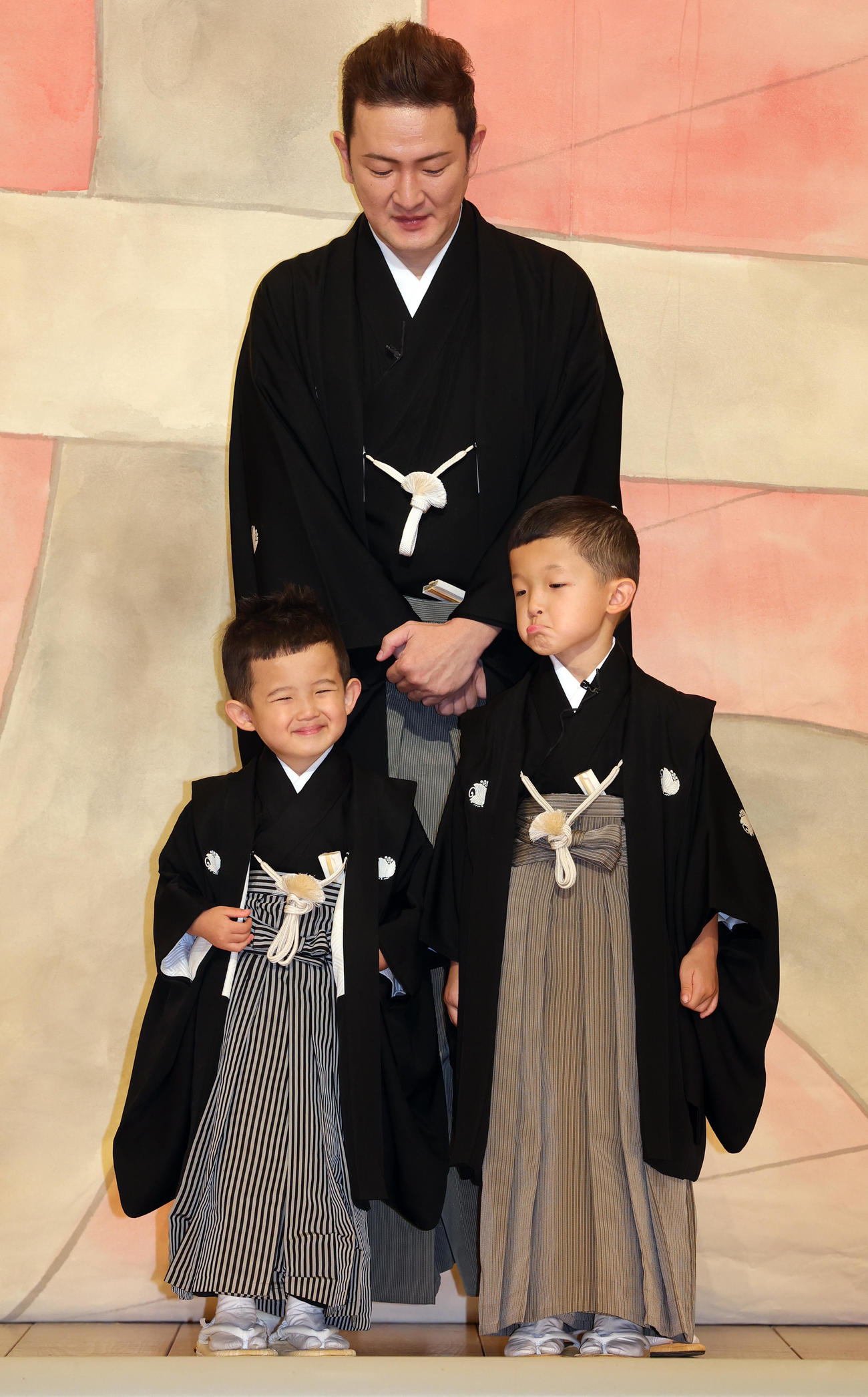 中村獅童の長男陽喜（前列右）と次男夏幹