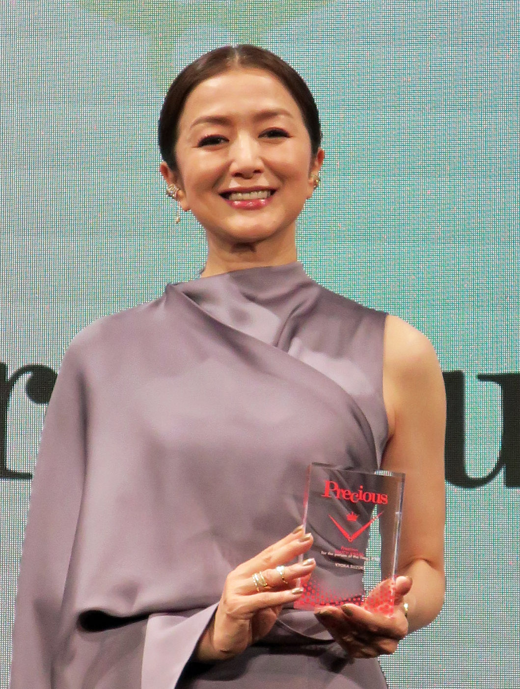 「WATCH AWARD 2025」に登場した鈴木京香