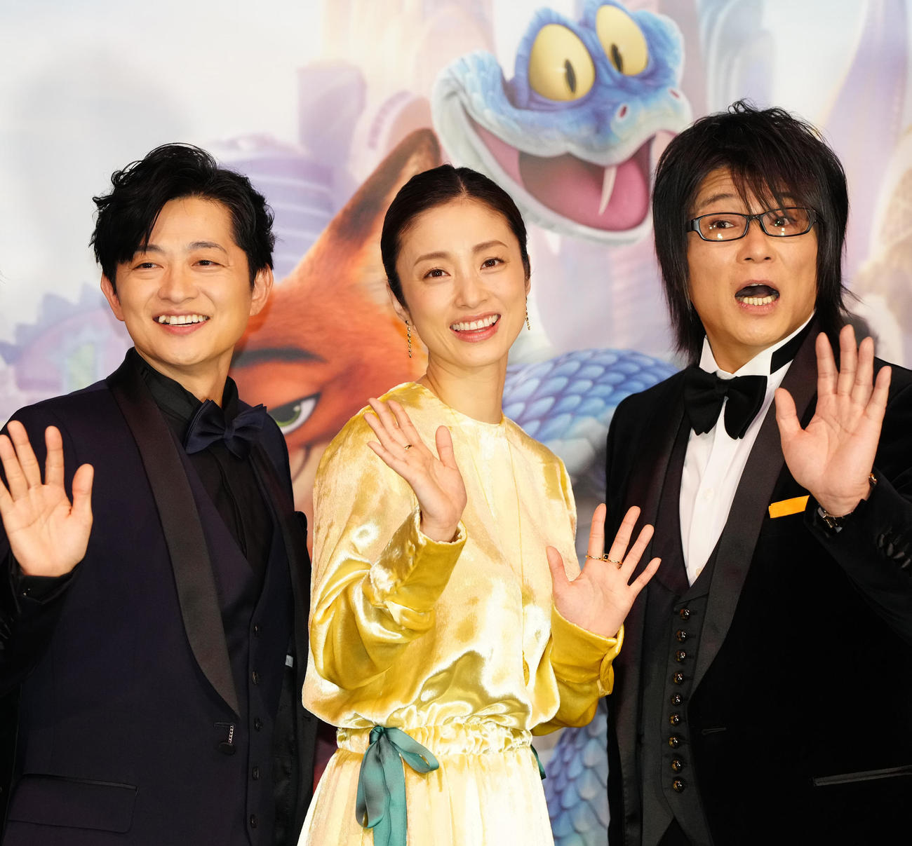 映画「ズートピア2」前夜祭舞台あいさつに臨む上戸彩（中央）ら。左は下野紘、右は森川智之（撮影・江口和貴）