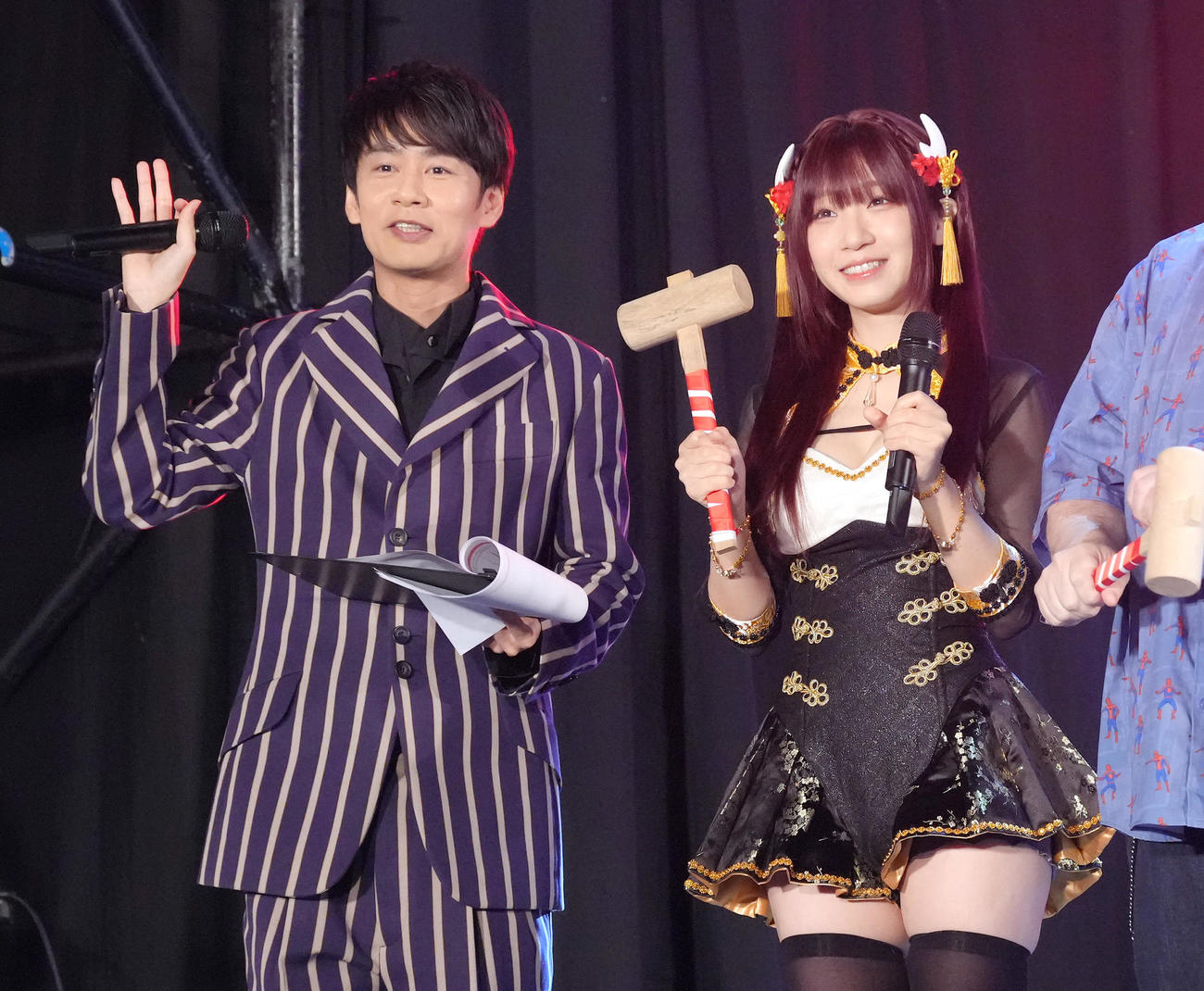 オープニングイベントに登場した中丸雄一（左）と伊織もえ（撮影・足立雅史）