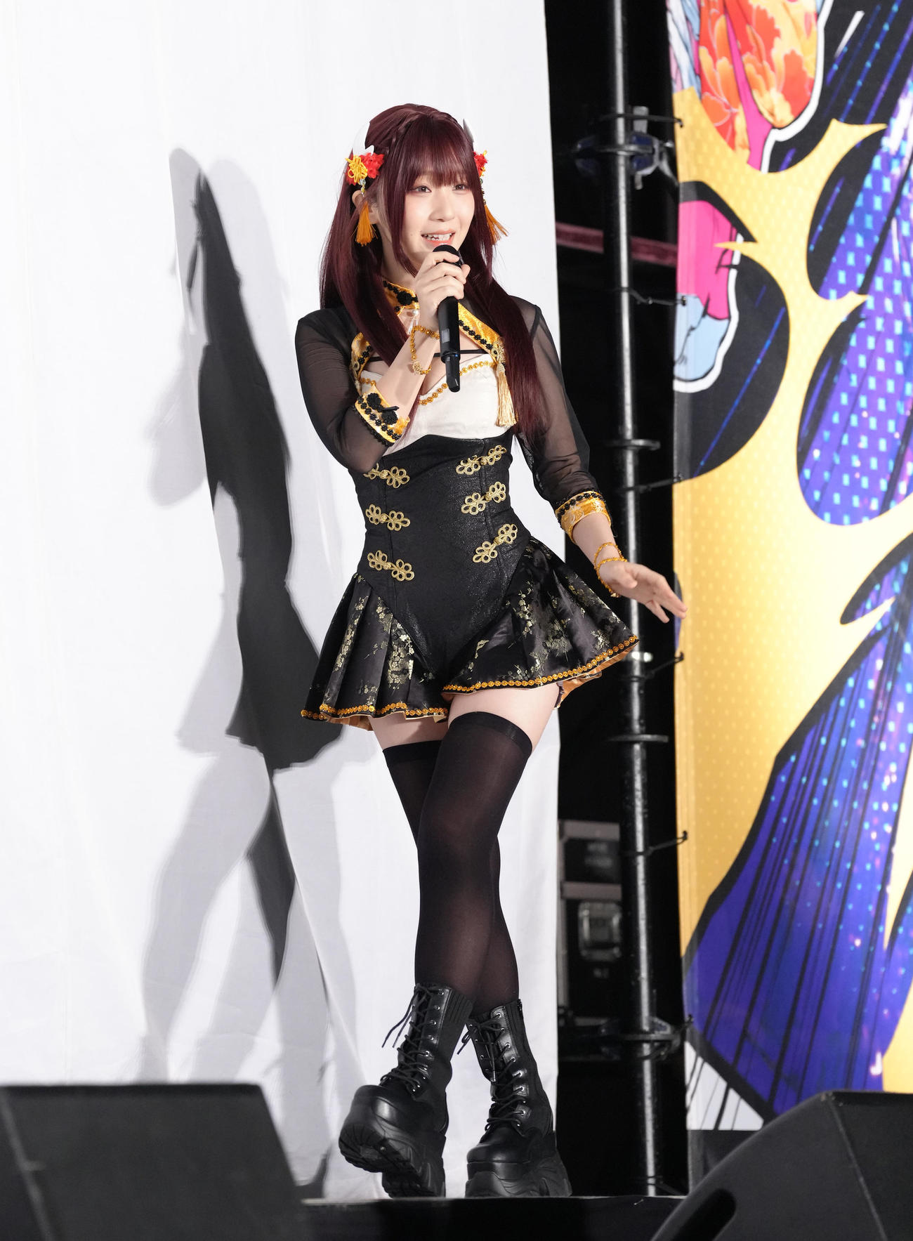 オープニングイベントに登場した伊織もえ（撮影・足立雅史）