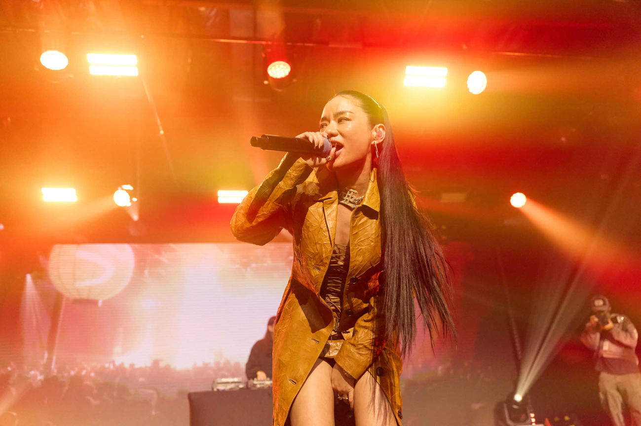「ennichi　’25 Japanese Music Experience LA」でパフォーマンスするAwich（Photo by YURI HASEGAWA）