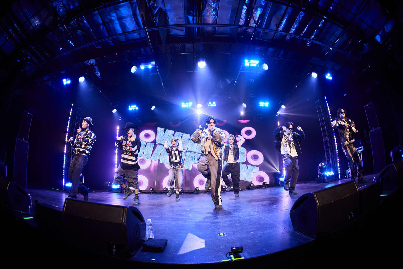 「ennichi　’25 Japanese Music Experience LA」でパフォーマンスするPSYCHIC FEVER（Photo by YURI HASEGAWA）