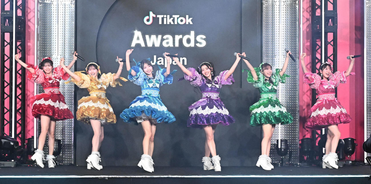 「TikTok Awards Japan」2025でパフォーマンスを披露する超ときめき♡宣伝部（撮影・千葉一成）