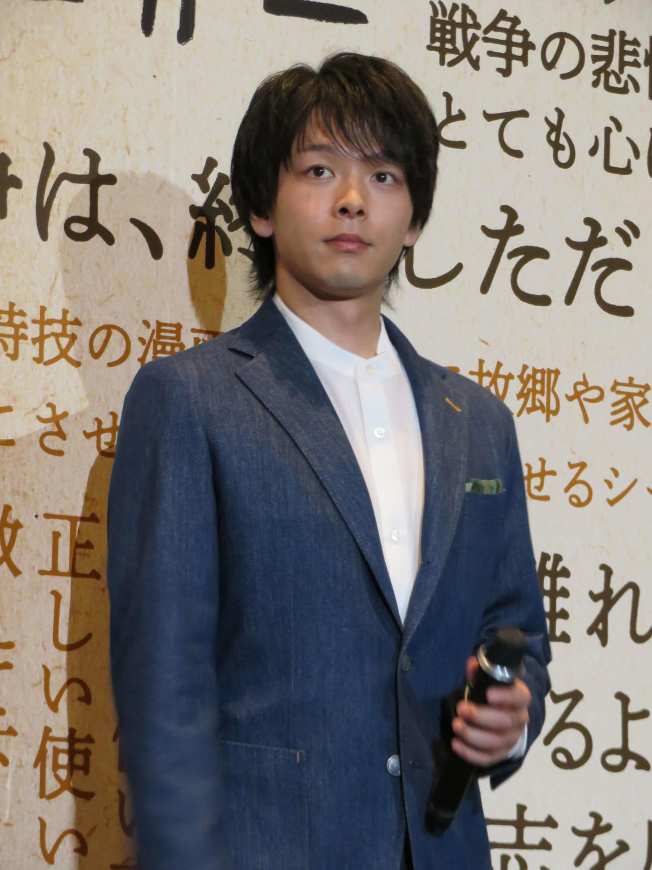 「ペリリュー　ー楽園のゲルニカー」初日舞台あいさつに登壇した中村倫也（撮影・村上幸将）
