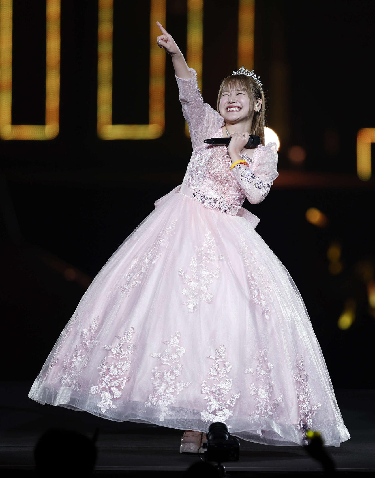 モーニング娘。’25　コンサートツアー秋　～Movin’Forward with Hope～　羽賀朱音・横山玲奈　卒業スペシャル　アンコール後、ピンクのドレスでパフォーマンスを行う横山玲奈（撮影・山本朝陽）