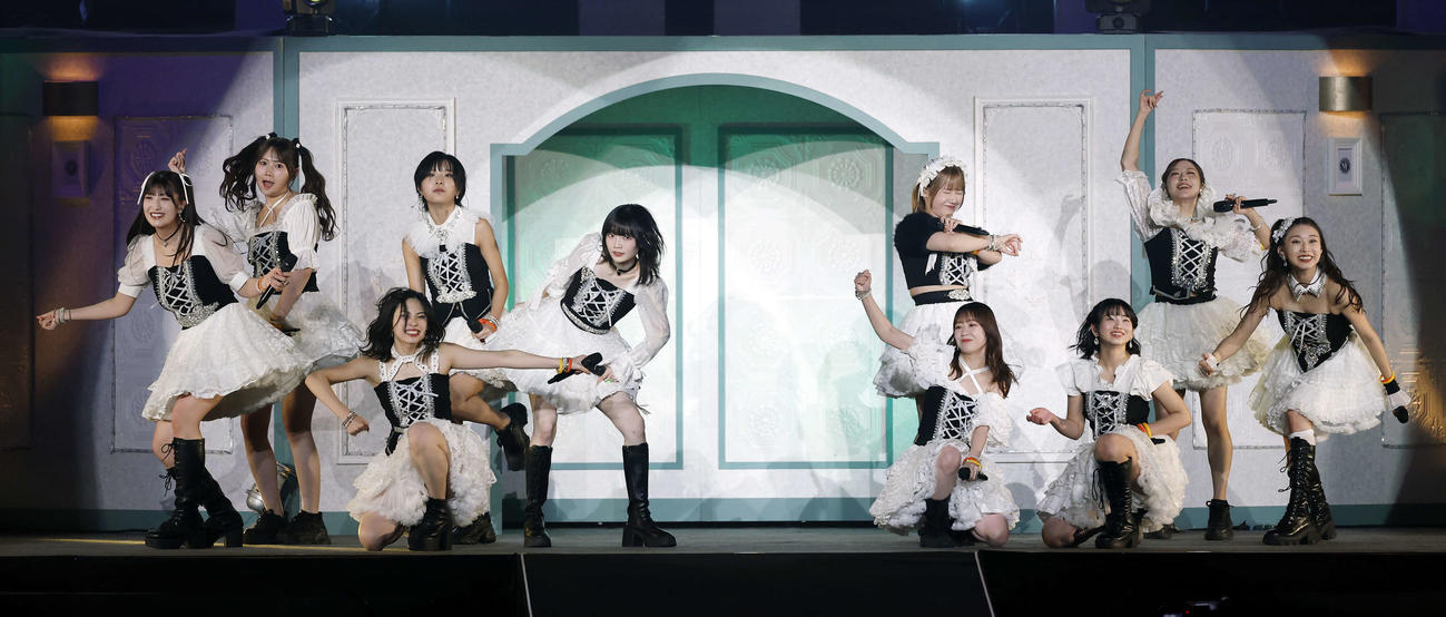 モーニング娘。’25　コンサートツアー秋　～Movin’Forward with Hope～　羽賀朱音・横山玲奈　卒業スペシャル　パフォーマンスを行うモーニング娘。’25（撮影・山本朝陽）