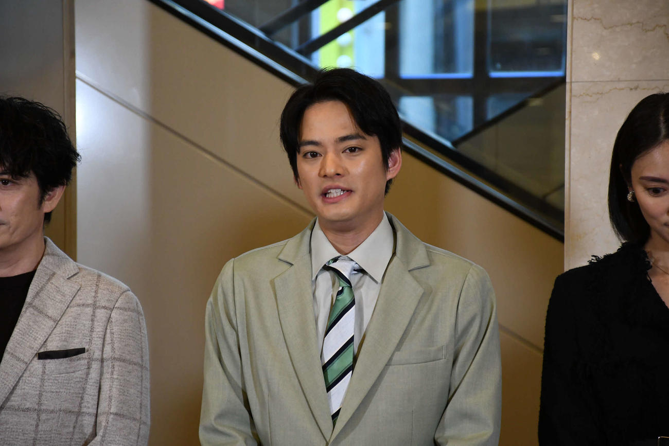 「スイートホームビターホーム」の囲み取材に登場した中山優馬（撮影・阪口孝志）