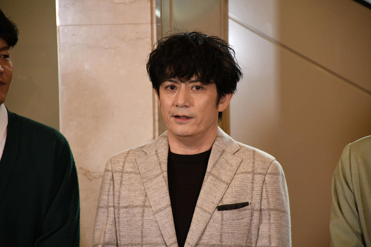 「スイートホームビターホーム」の囲み取材に登場した佐藤アツヒロ（撮影・阪口孝志）