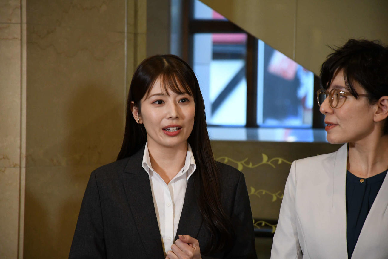 「スイートホームビターホーム」の囲み取材に登場した舞羽美海（撮影・阪口孝志）