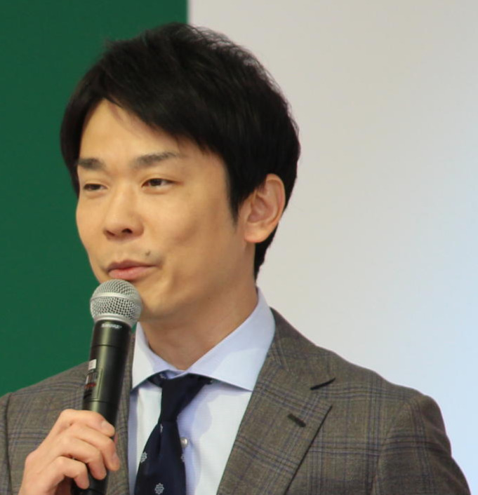 濱家隆一（2025年4月撮影）