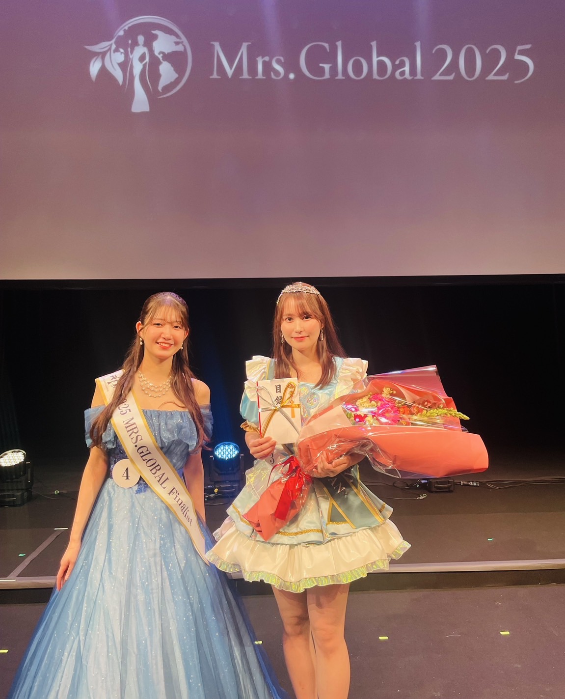 審査員特別賞の立花彩実（左）とサファイア部門グランプリの桜木結衣