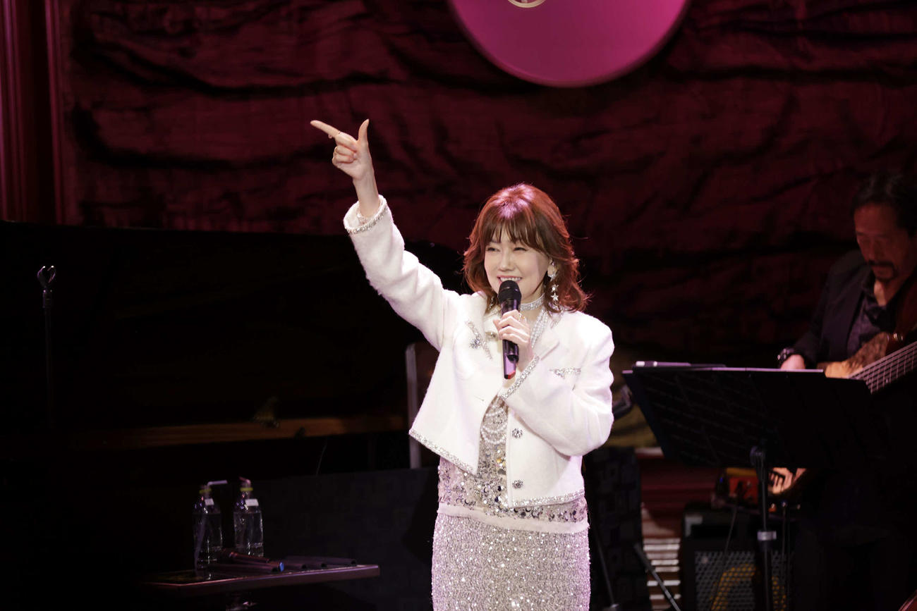 スペシャルコンサート「松本伊代　早見優　SWEET WINTER～L－O－V－E～」で歌う松本伊代