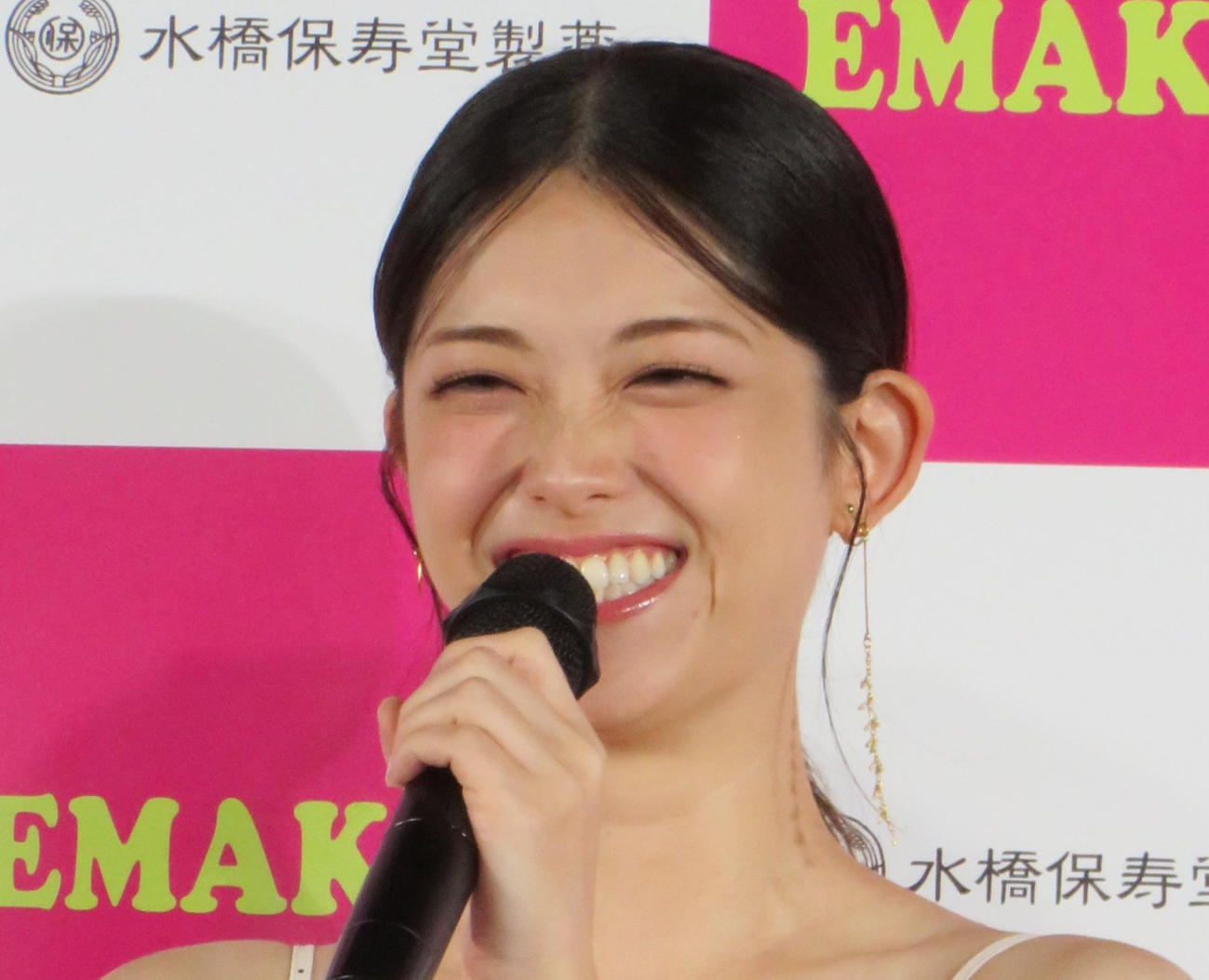 松村沙友理（2024年8月撮影）