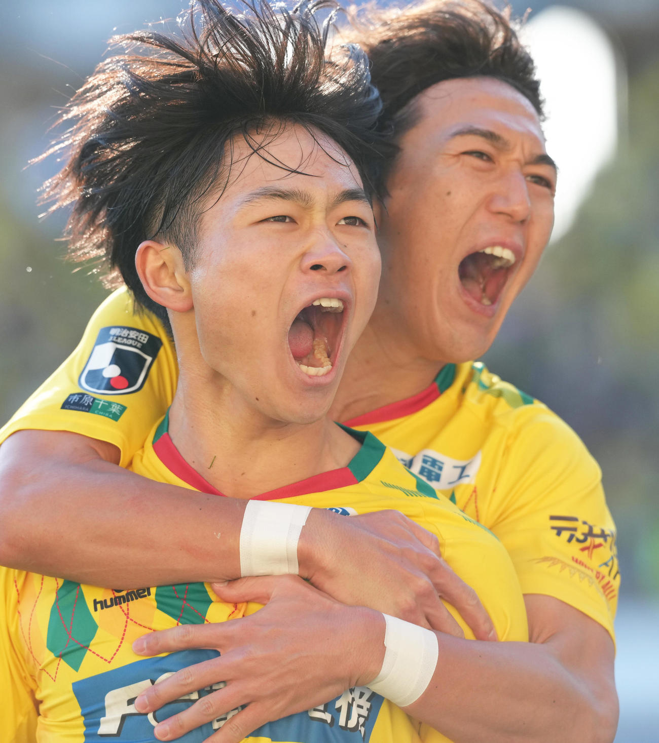 千葉対大宮　後半、同点ゴールを決め喜ぶ千葉姫野（左）（撮影・足立雅史）