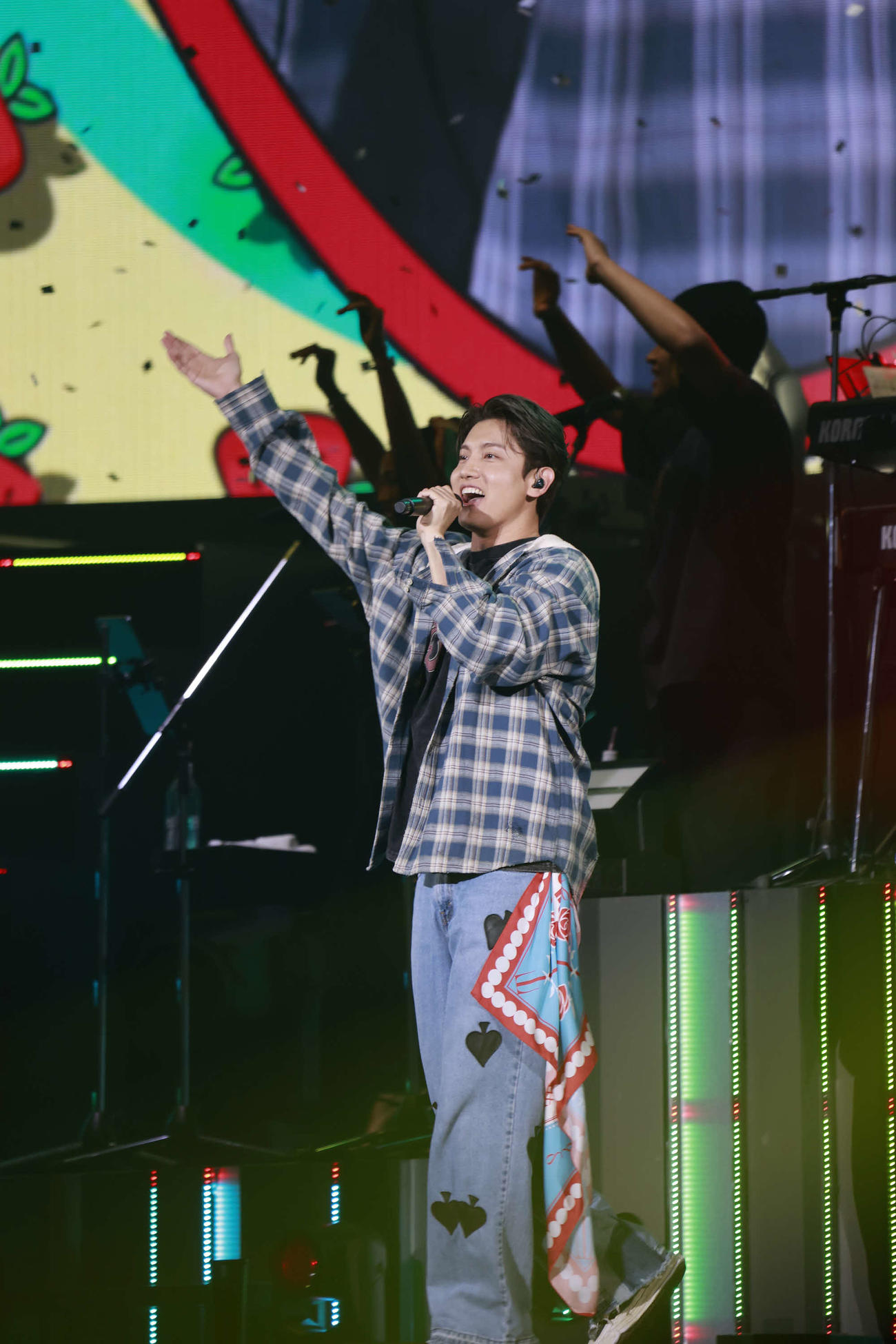 初のソロツアー最終公演で歌うチャンミン