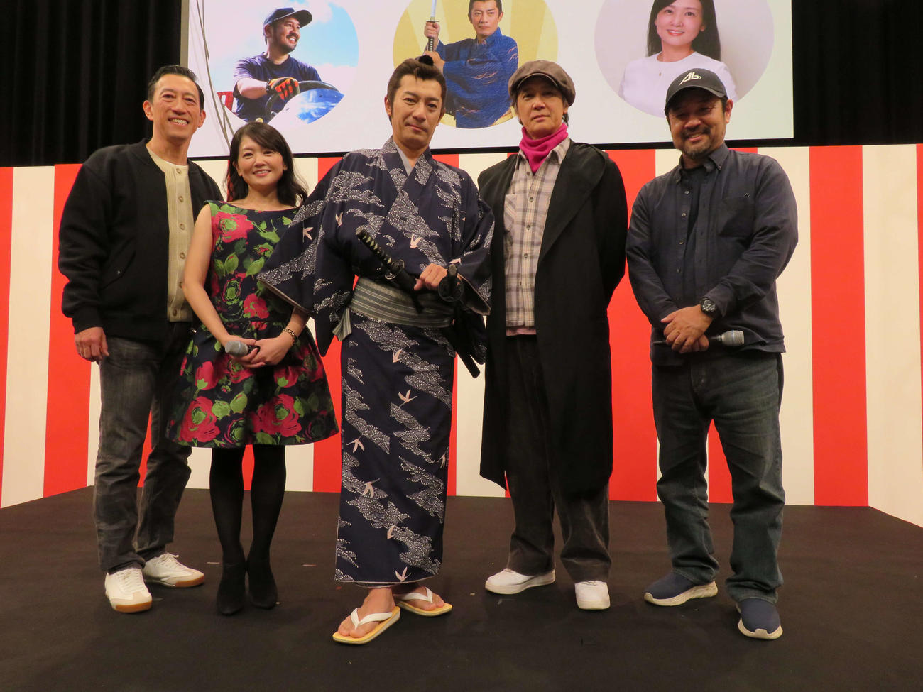「侍タイムスリッパー」のスピンオフドラマ「心配無用ノ介天下御免」の制作を発表した、左から安藤彰則、沙倉ゆうの、田村ツトム、加藤雅也、安田淳一監督（撮影・村上幸将）
