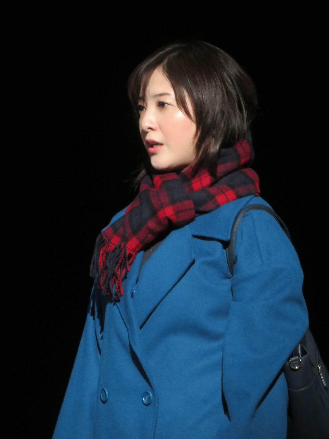 舞台「シャイニングな女たち」公開前記者会見でシーンを披露する吉高由里子（撮影・川田和博）