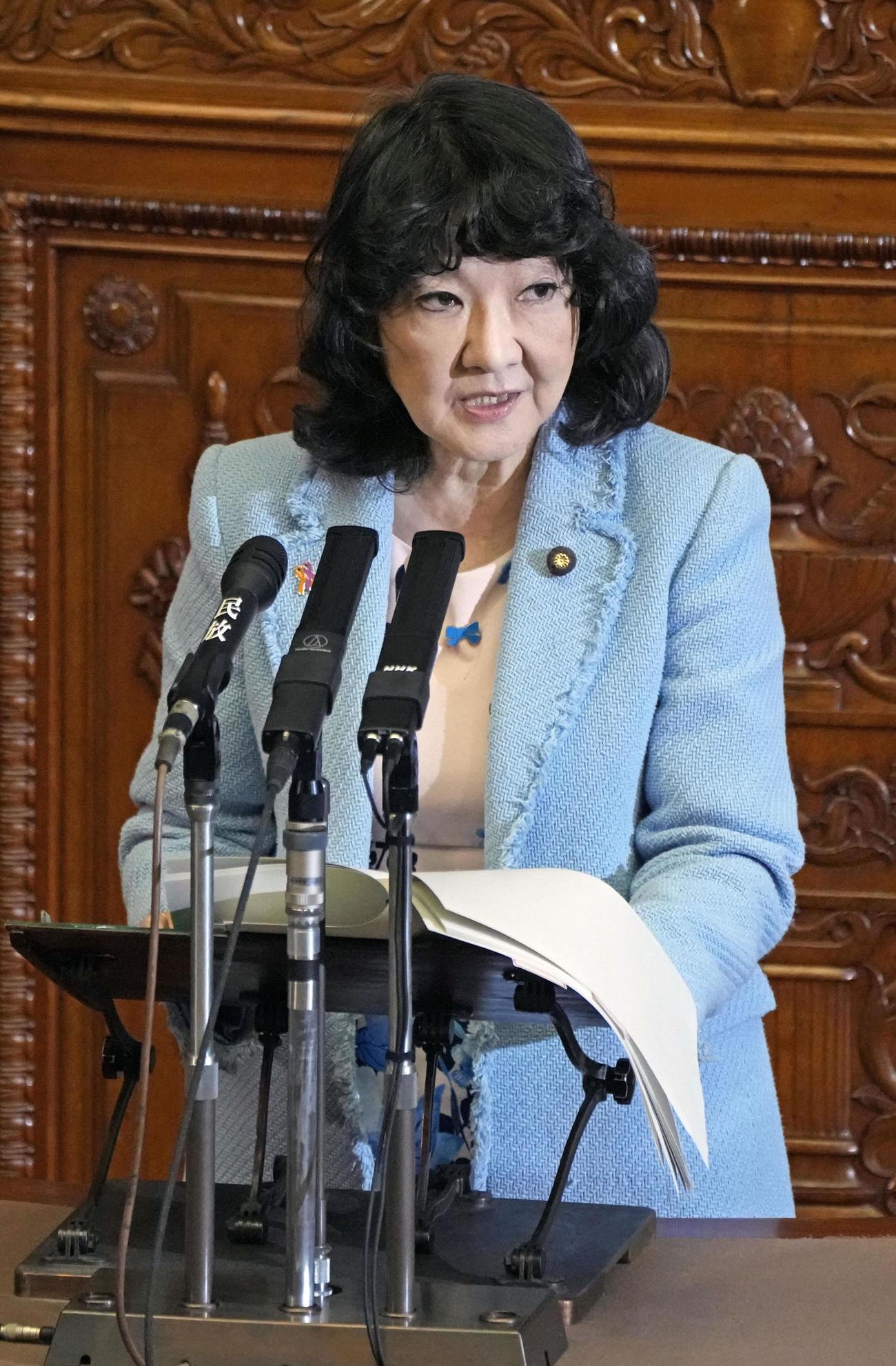 参院本会議で答弁する片山財務相（3日午前＝共同）