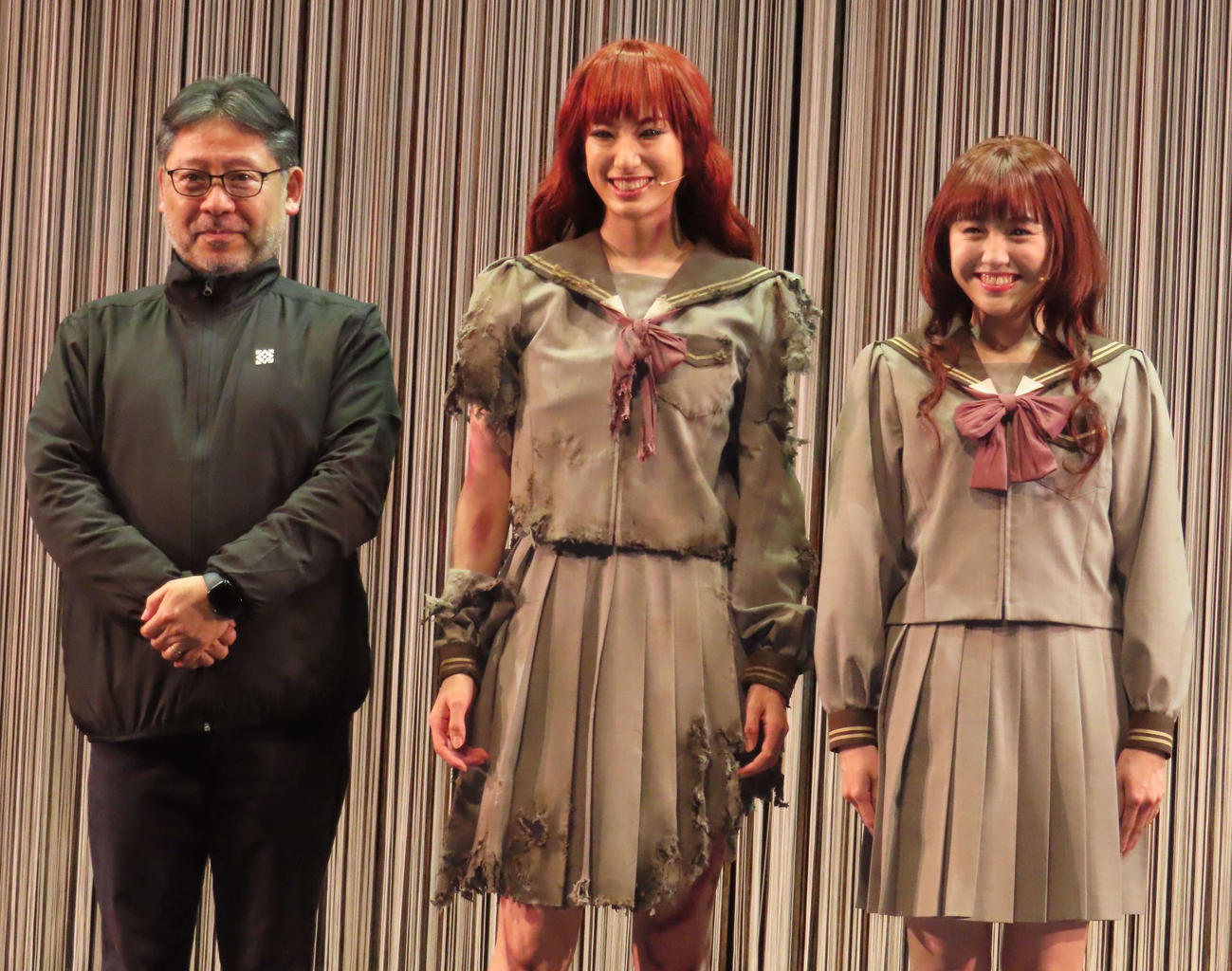ミュージカル「十二国記　－月の影　影の海－」の公開通し稽古を行った、左から演出の山田和也さん、柚香光、加藤梨里香