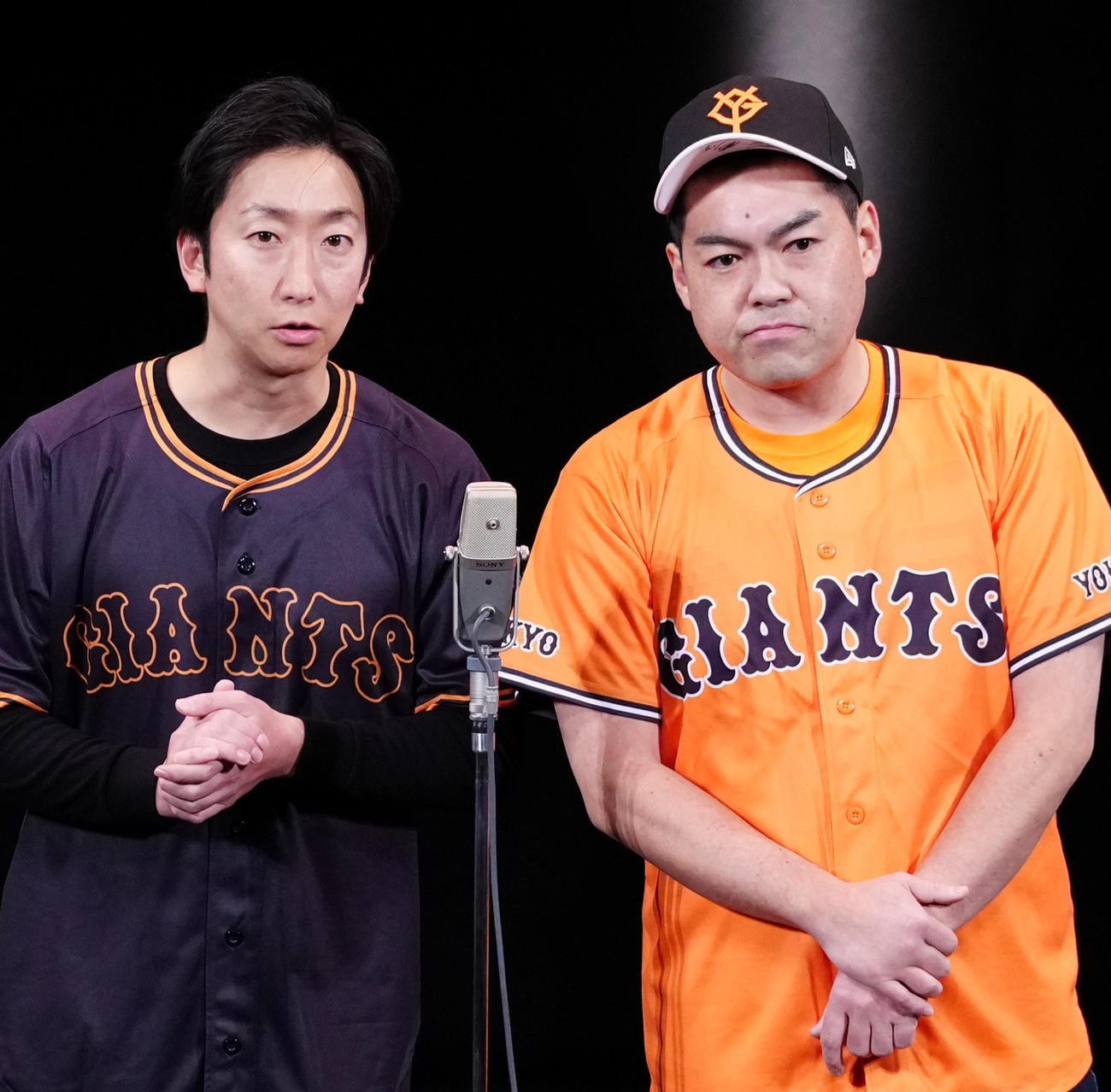 くらげの杉昇（左）と渡辺翔太（2025年12月）