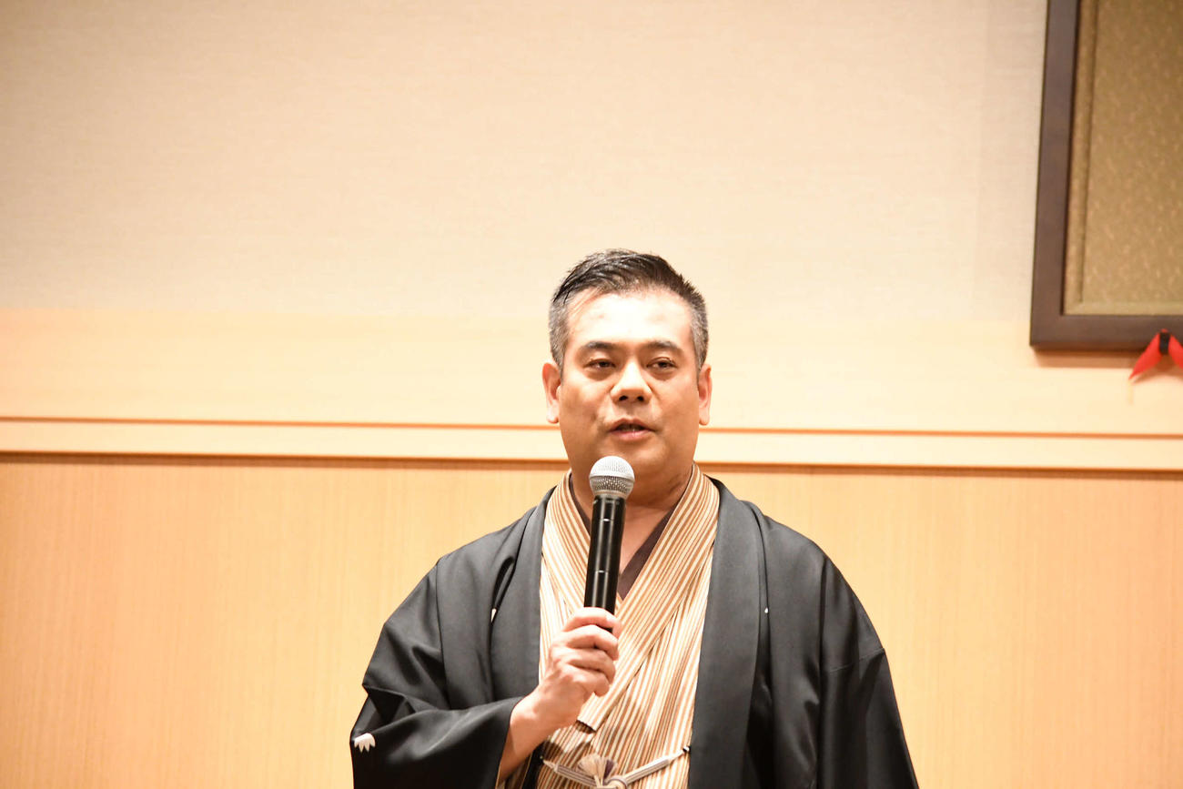 繁昌亭大賞を受賞した笑福亭鉄瓶（撮影・阪口孝志）