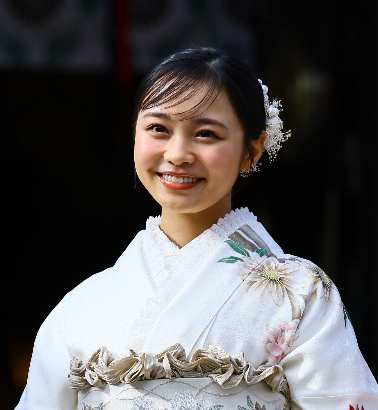 サンミュージック成人祈願で晴れ着を披露する林芽亜里（撮影・藤尾明華）