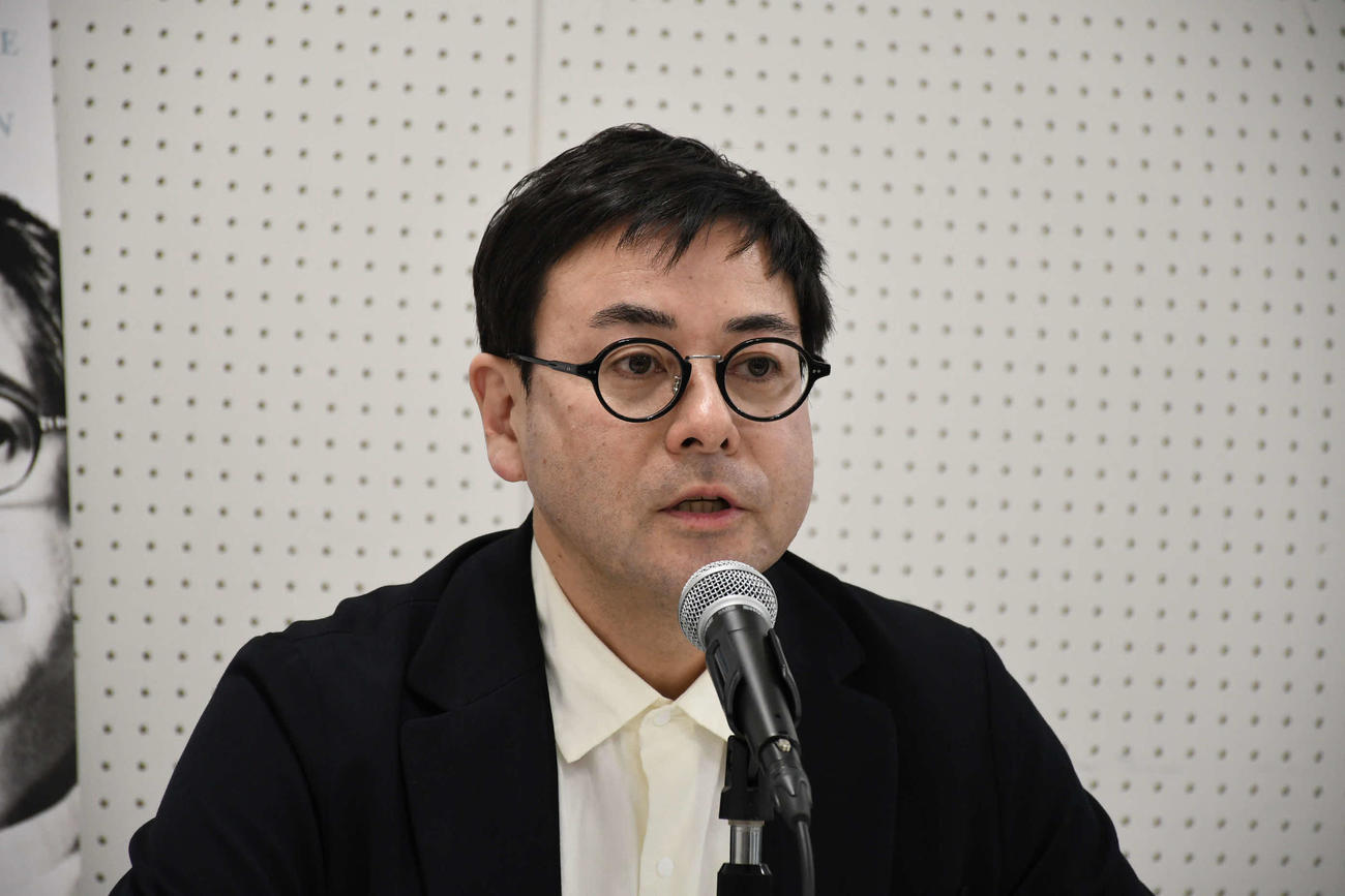 「流々転々KOBE 1942－1946」の取材会に出席した鈴木浩介（撮影・阪口孝志）