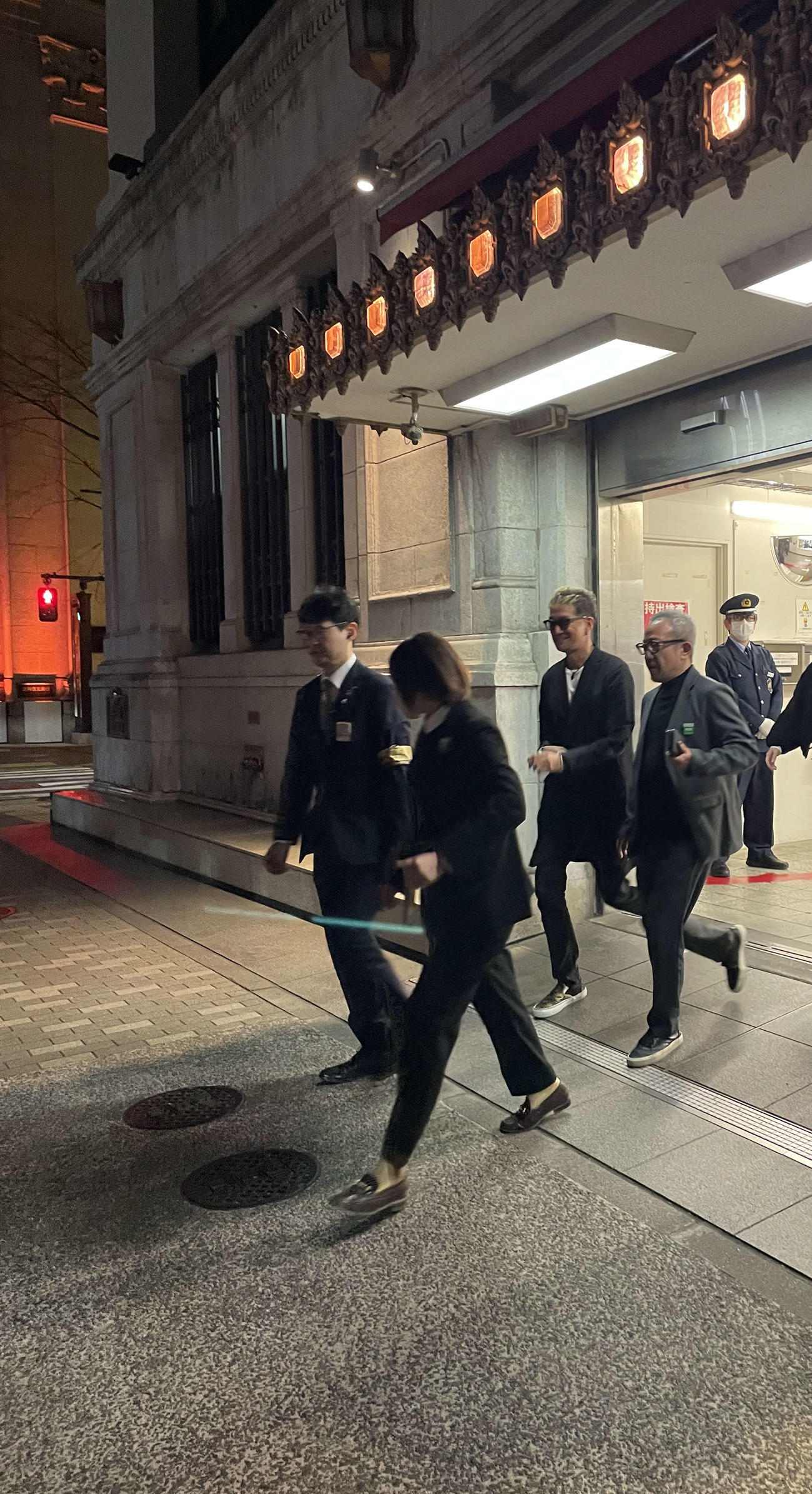劇場を後にする松岡昌宏
