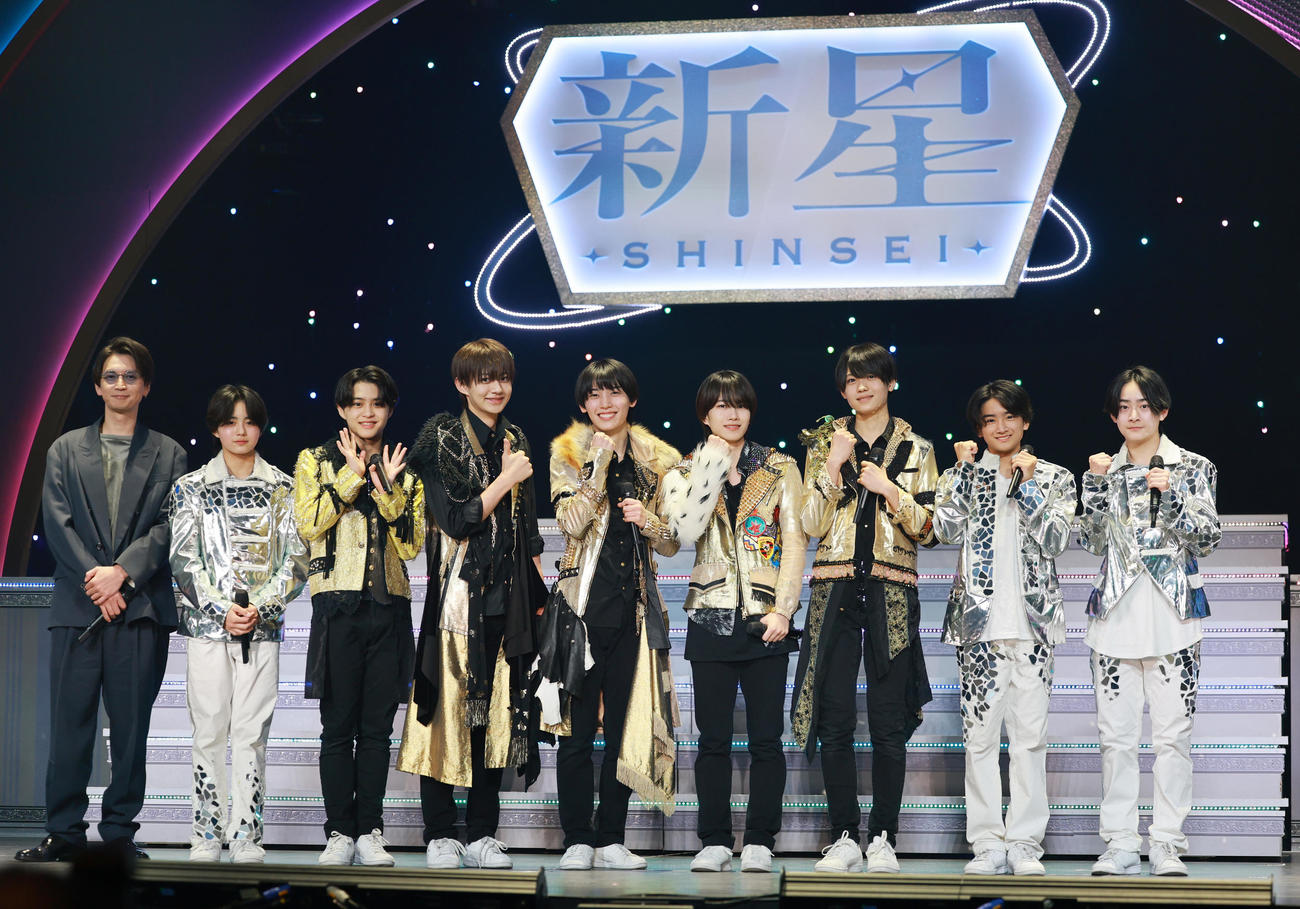 「ジュニア　Showcase 2025　新星－SHINSEI－」のゲネプロを終え会見する、左から大倉忠義、宮岡大愛、野田開仁、千井野空翔、阿達慶、竹村実悟、渡邉大我、山岸想、善如寺來（撮影・野上伸悟）