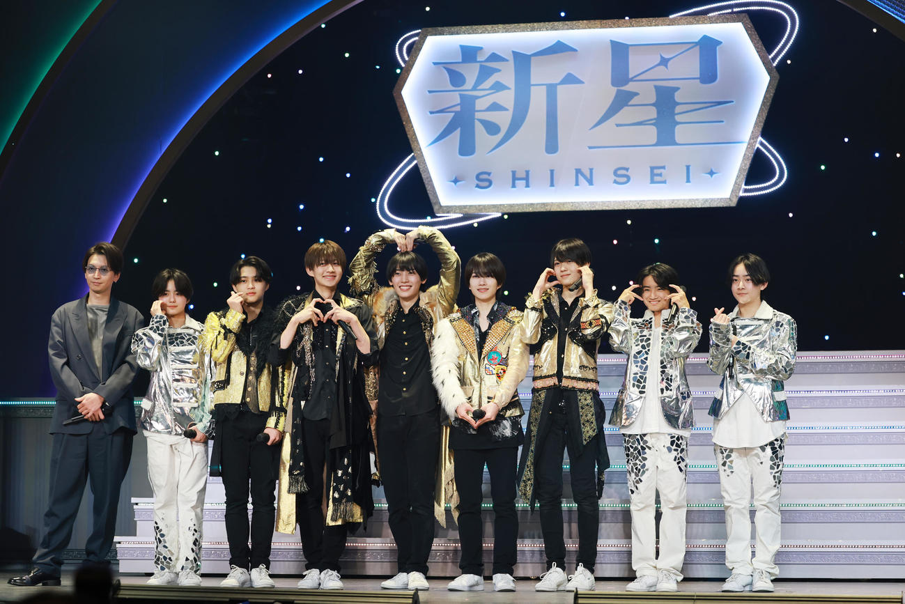 「ジュニア　Showcase 2025　新星－SHINSEI－」のゲネプロを終え会見する、左から大倉忠義、宮岡大愛、野田開仁、千井野空翔、阿達慶、竹村実悟、渡邉大我、山岸想、善如寺來（撮影・野上伸悟）