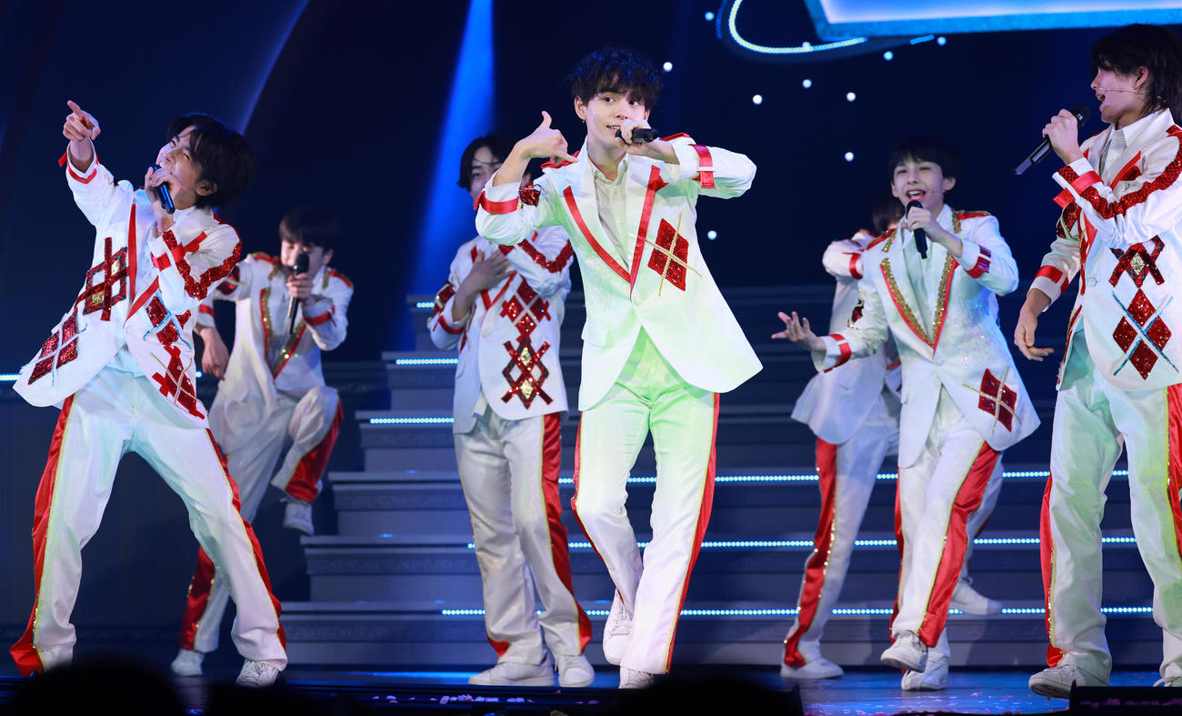 「ジュニア　Showcase 2025　新星－SHINSEI－」のゲネプロで熱演する浅井乃我（中央）ら（撮影・野上伸悟）